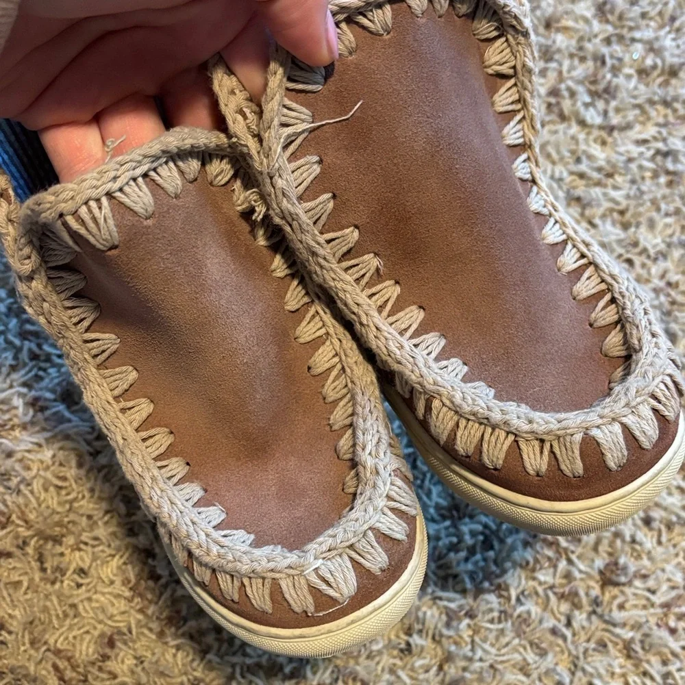 Mou moccasins